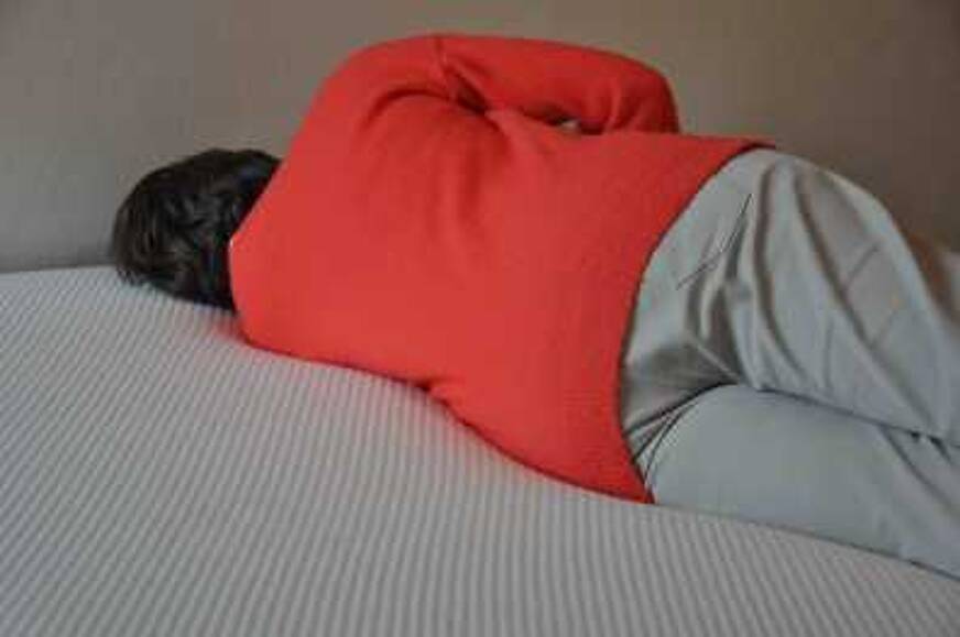 allongée sur le matelas casper